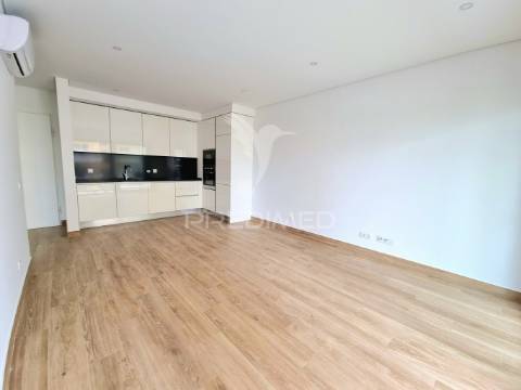 Apartamento t1 novo, piscina, garagem, a 200 metros da praia da rocha