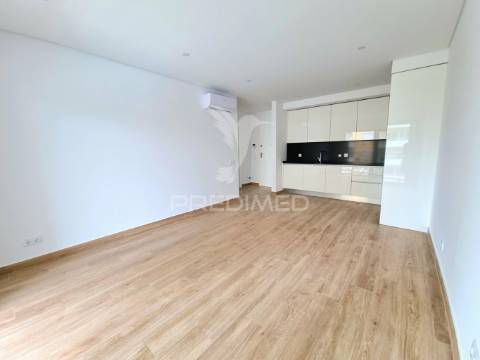 Apartamento t1 novo, piscina, garagem, a 200 metros da praia da rocha