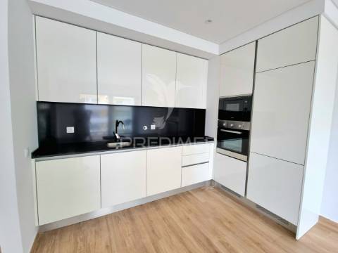 Apartamento t1 novo, piscina, garagem, a 200 metros da praia da rocha