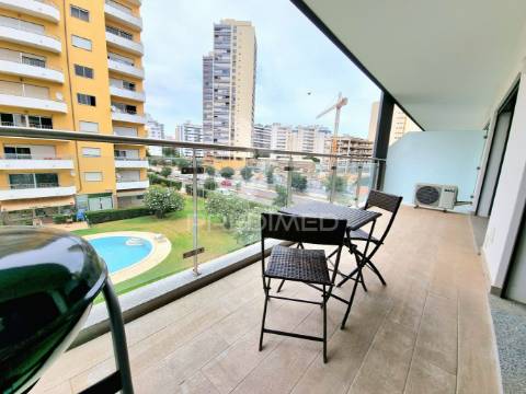 Apartamento t1 novo, piscina, garagem, a 200 metros da praia da rocha
