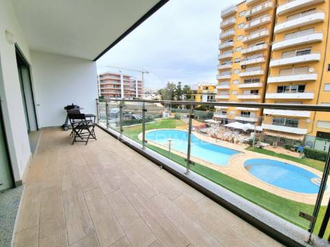 Apartamento t1 novo, piscina, garagem, a 200 metros da praia da rocha