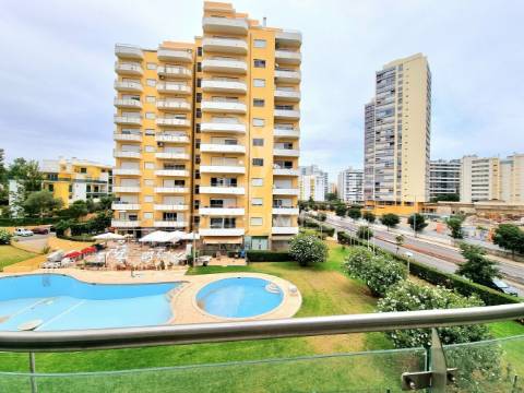 Apartamento t1 novo, piscina, garagem, a 200 metros da praia da rocha