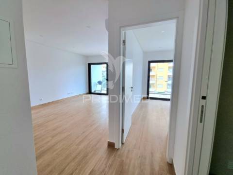 Apartamento t1 novo, piscina, garagem, a 200 metros da praia da rocha