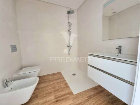 Apartamento t1 novo, piscina, garagem, a 200 metros da praia da rocha