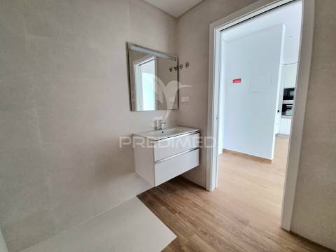 Apartamento t1 novo, piscina, garagem, a 200 metros da praia da rocha