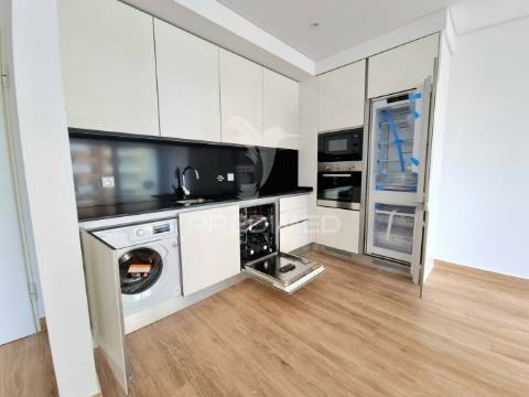 Apartamento t1 novo, piscina, garagem, a 200 metros da praia da rocha
