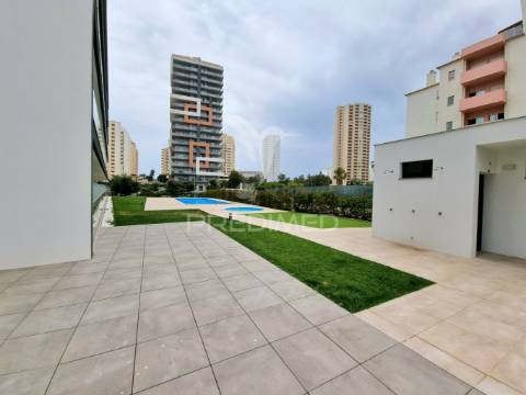 Apartamento t1 novo, piscina, garagem, a 200 metros da praia da rocha