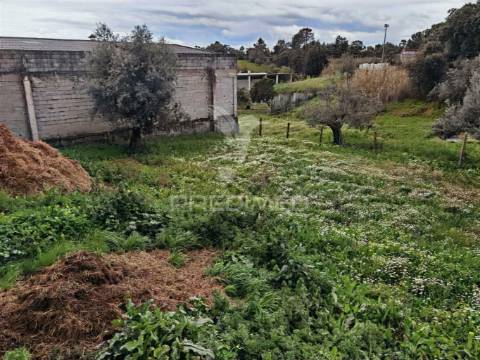 Terreno urbano com pavilhão, monsanto / alcanena