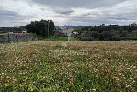 Terreno urbano com pavilhão, monsanto / alcanena