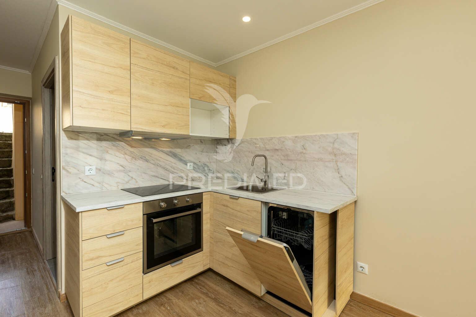 Moradia t4 com pátio e jardim