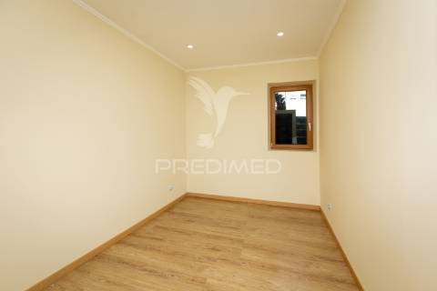 Moradia t4 com pátio e jardim