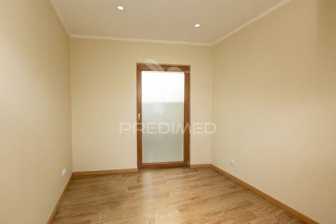 Moradia t4 com pátio e jardim