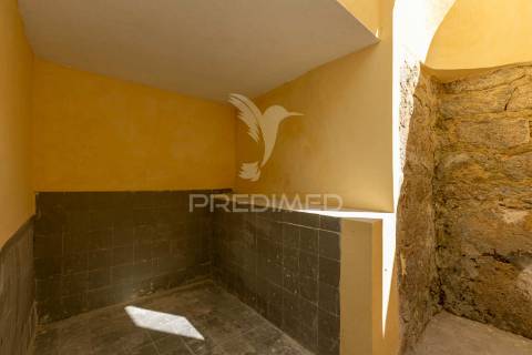 Moradia t4 com pátio e jardim