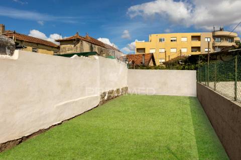 Moradia t4 com pátio e jardim