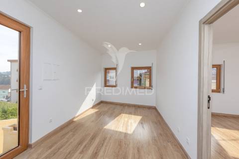Moradia t4 com pátio e jardim