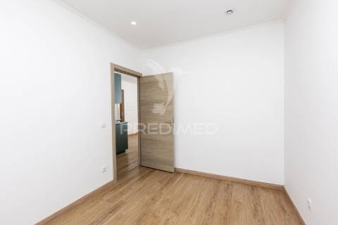 Moradia t4 com pátio e jardim