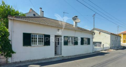 Moradia térrea t3, arneiro das milhariças, santarém.