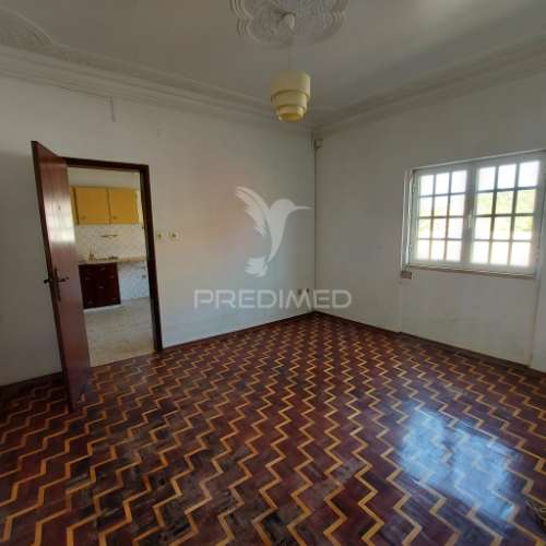 Moradia térrea t3, arneiro das milhariças, santarém.