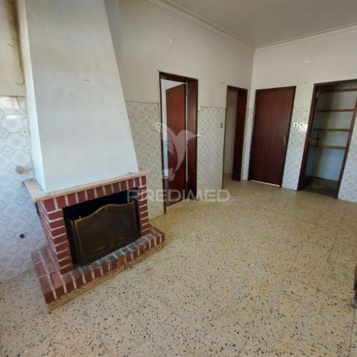 Moradia térrea t3, arneiro das milhariças, santarém.