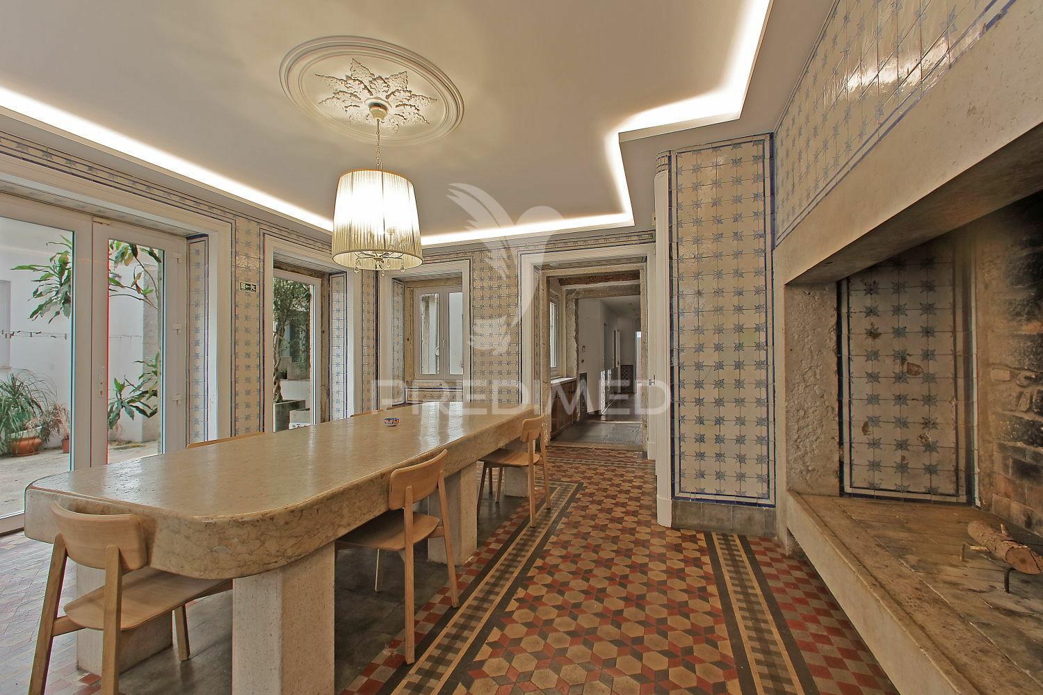 Charming t3+3 | patio 35m2 | chiado