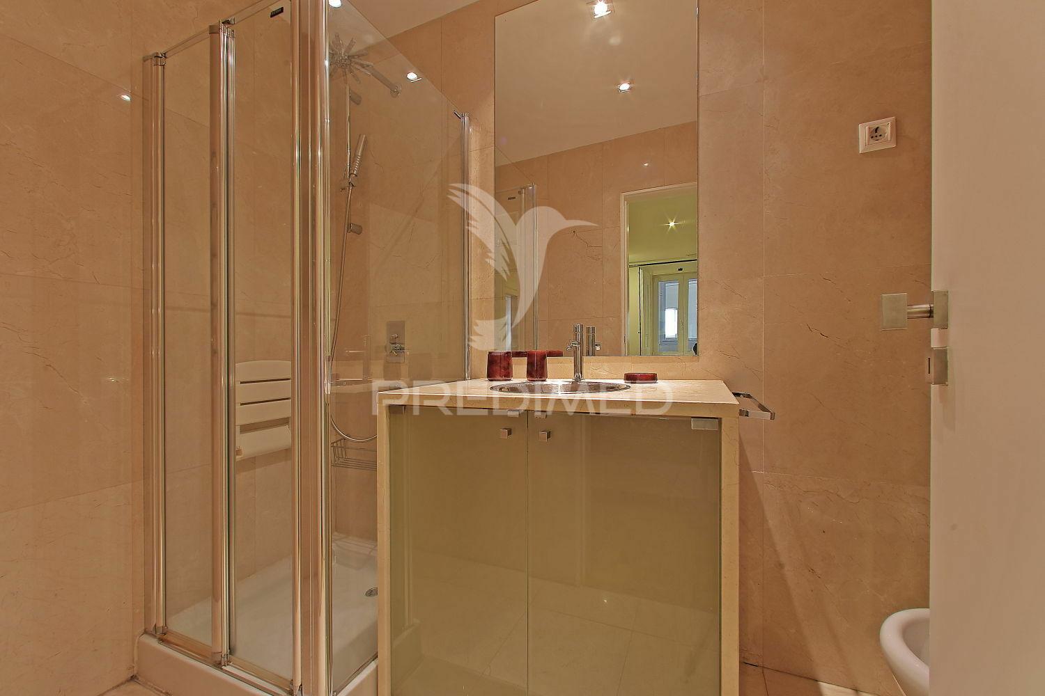 Charming t3+3 | patio 35m2 | chiado