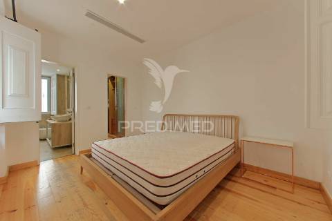 Charming t3+3 | patio 35m2 | chiado