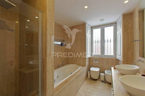 Charming t3+3 | patio 35m2 | chiado