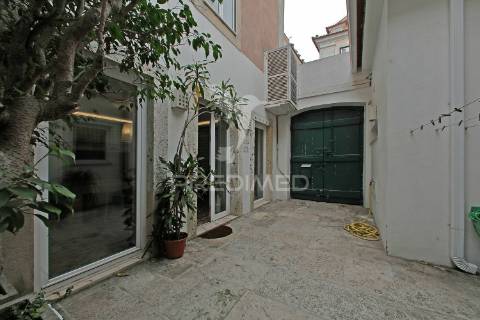 Charming t3+3 | patio 35m2 | chiado