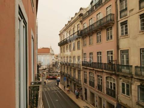 Charming t3+3 | patio 35m2 | chiado