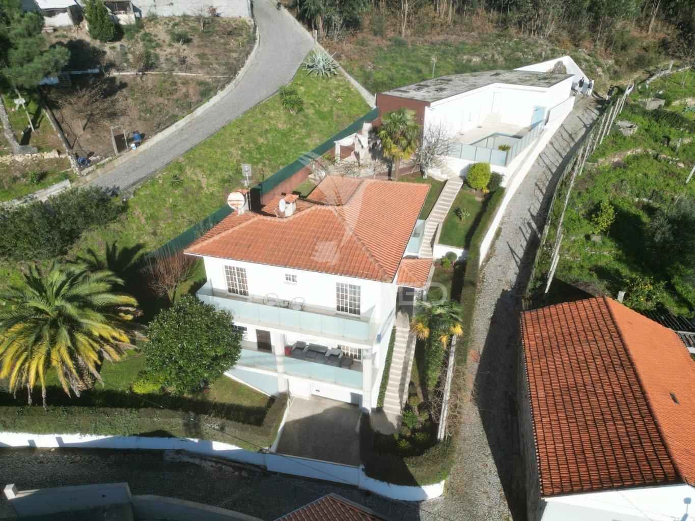 Moradia individual t3 - c/ piscina e cozinha regional