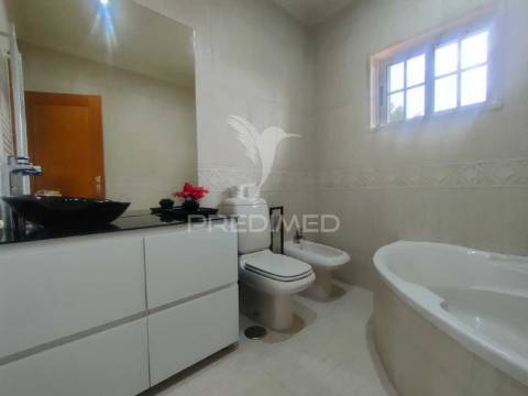 Moradia individual t3 - c/ piscina e cozinha regional