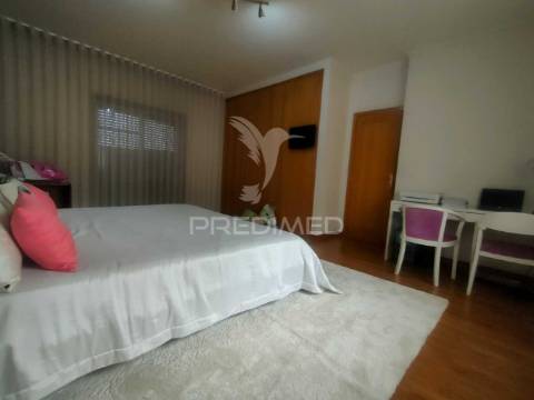 Moradia individual t3 - c/ piscina e cozinha regional
