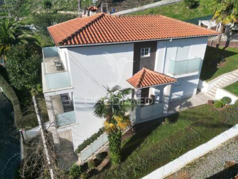 Moradia individual t3 - c/ piscina e cozinha regional