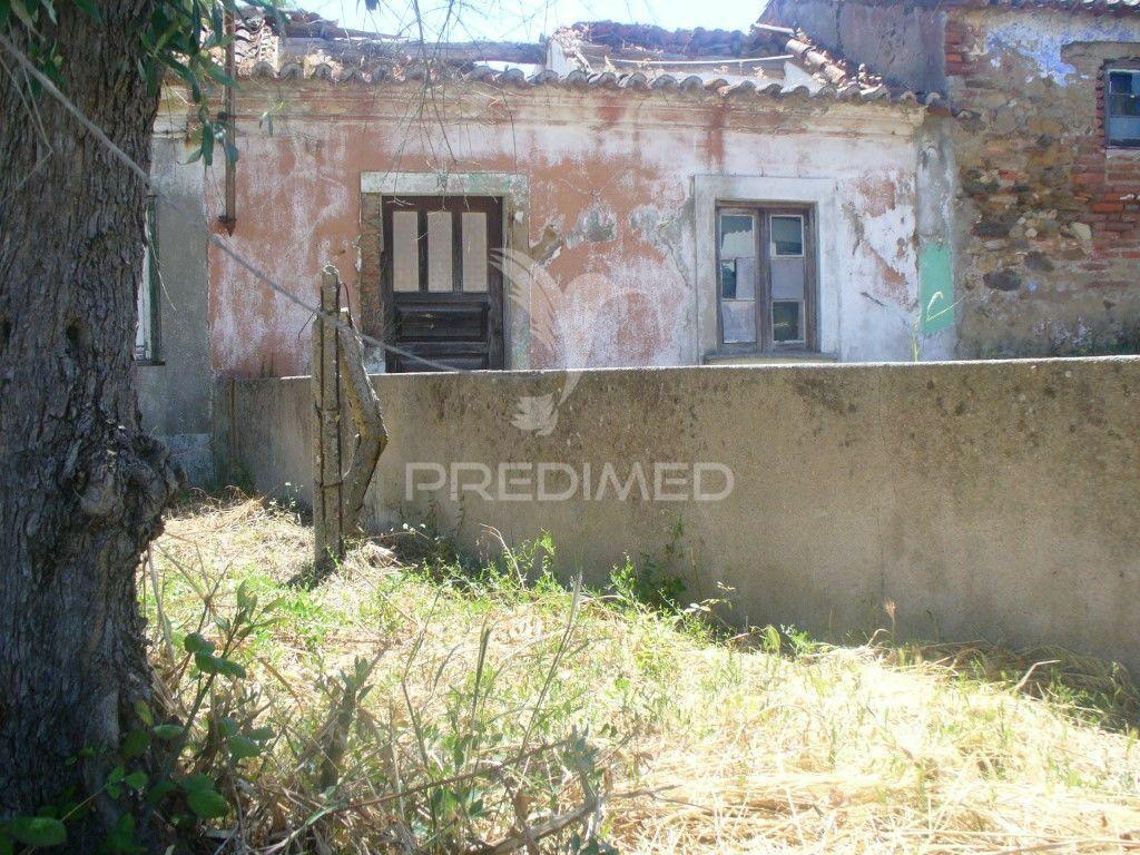 Excelente oportunidade terreno misto com ruina, constância