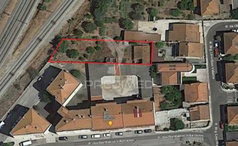 Terreno urbano para reabilitação de moradia existente ou construção de prédio até 4 andares em entroncamento