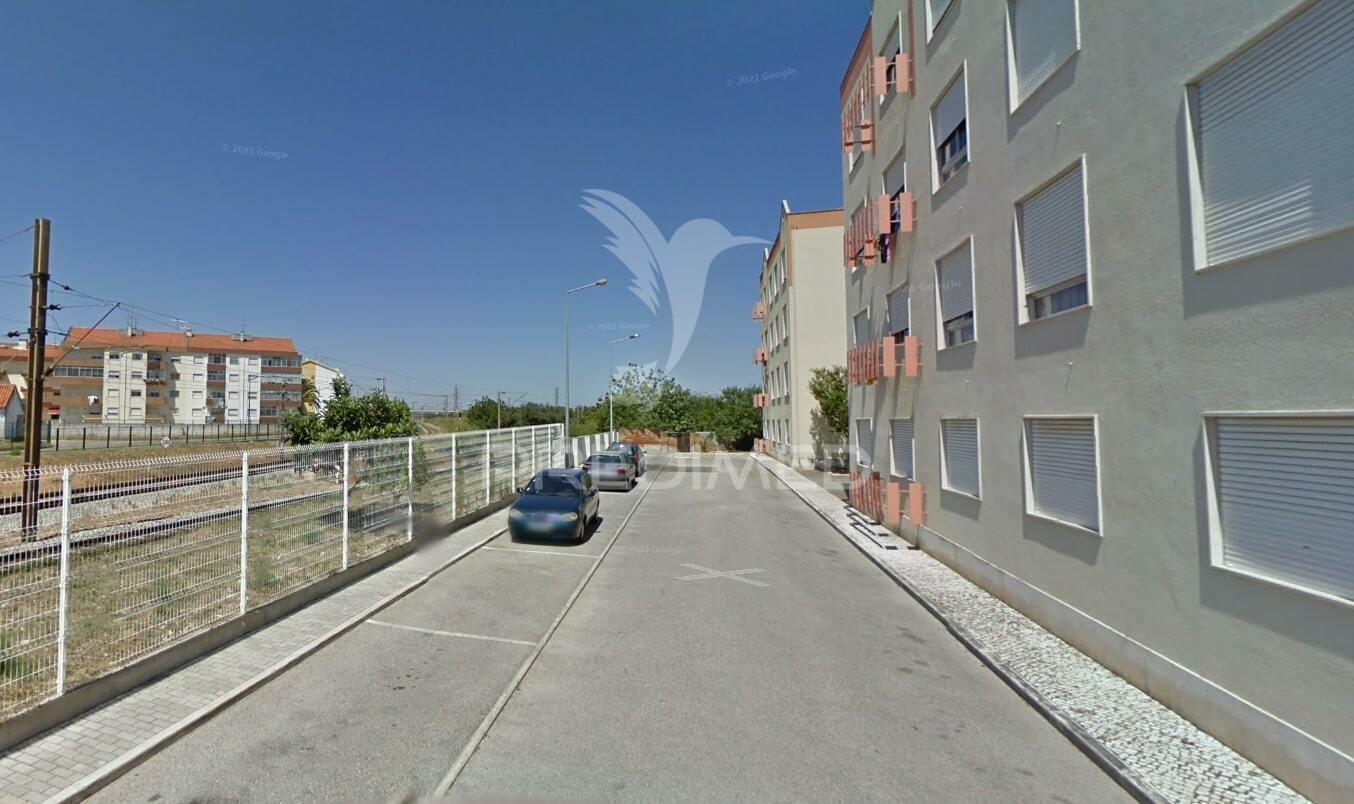 Terreno urbano para reabilitação de moradia existente ou construção de prédio até 4 andares em entroncamento