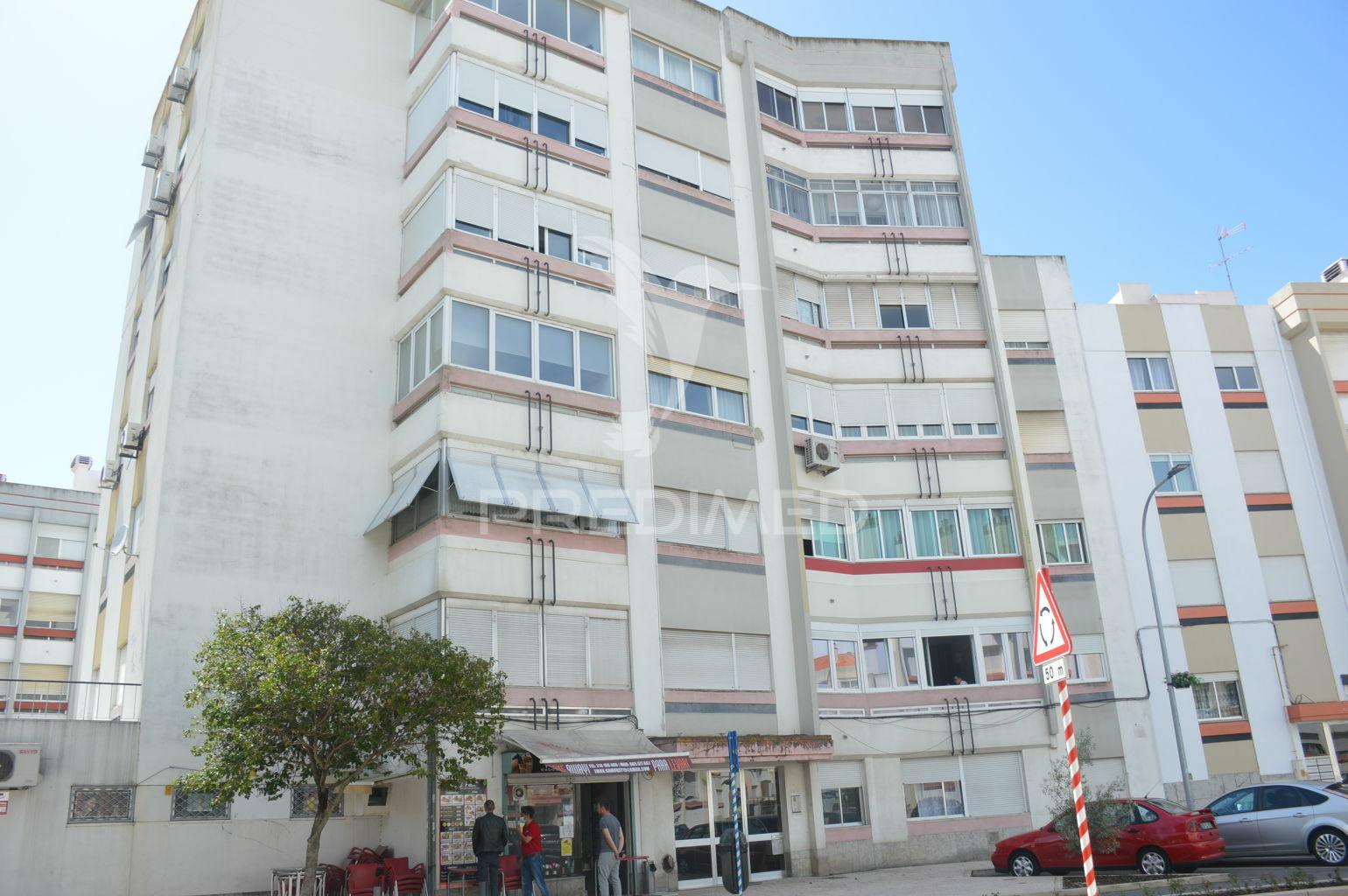 Apartamento t2 linda-a-velha
