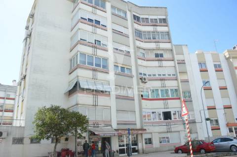 Apartamento t2 linda-a-velha