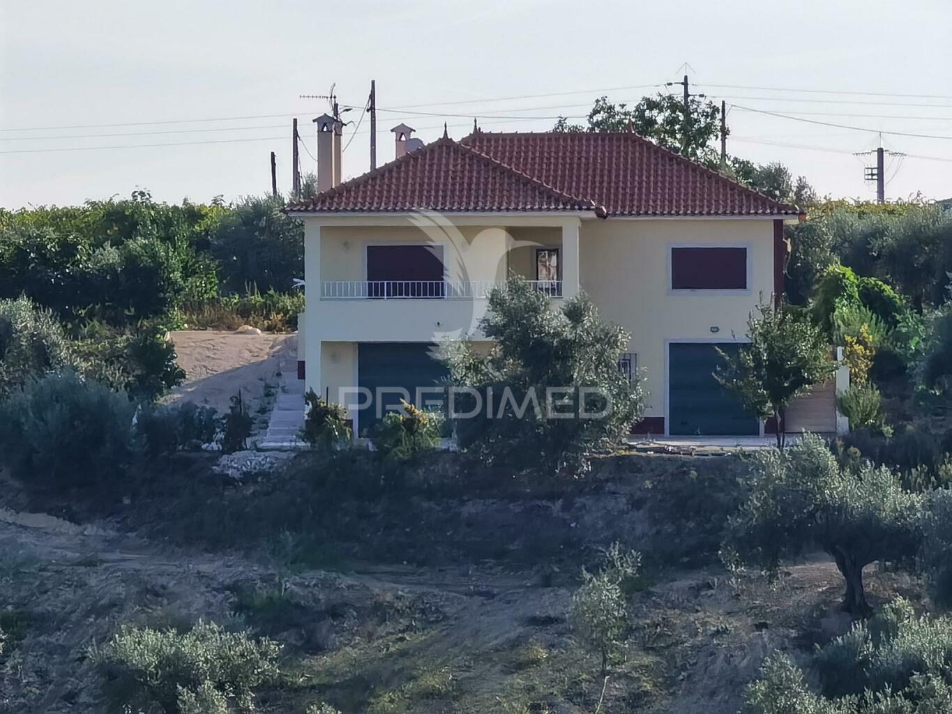 Moradia t3 com terreno, alcanhões / santarém