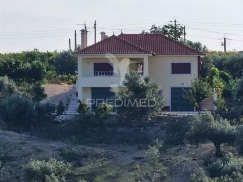Moradia t3 com terreno, alcanhões / santarém