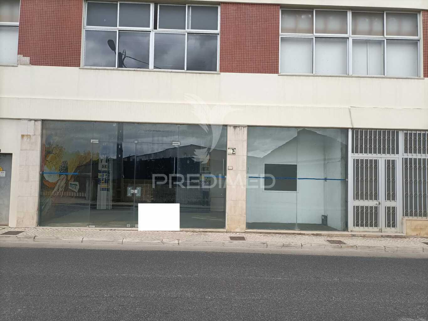Loja/armazém localizada no centro de ourém