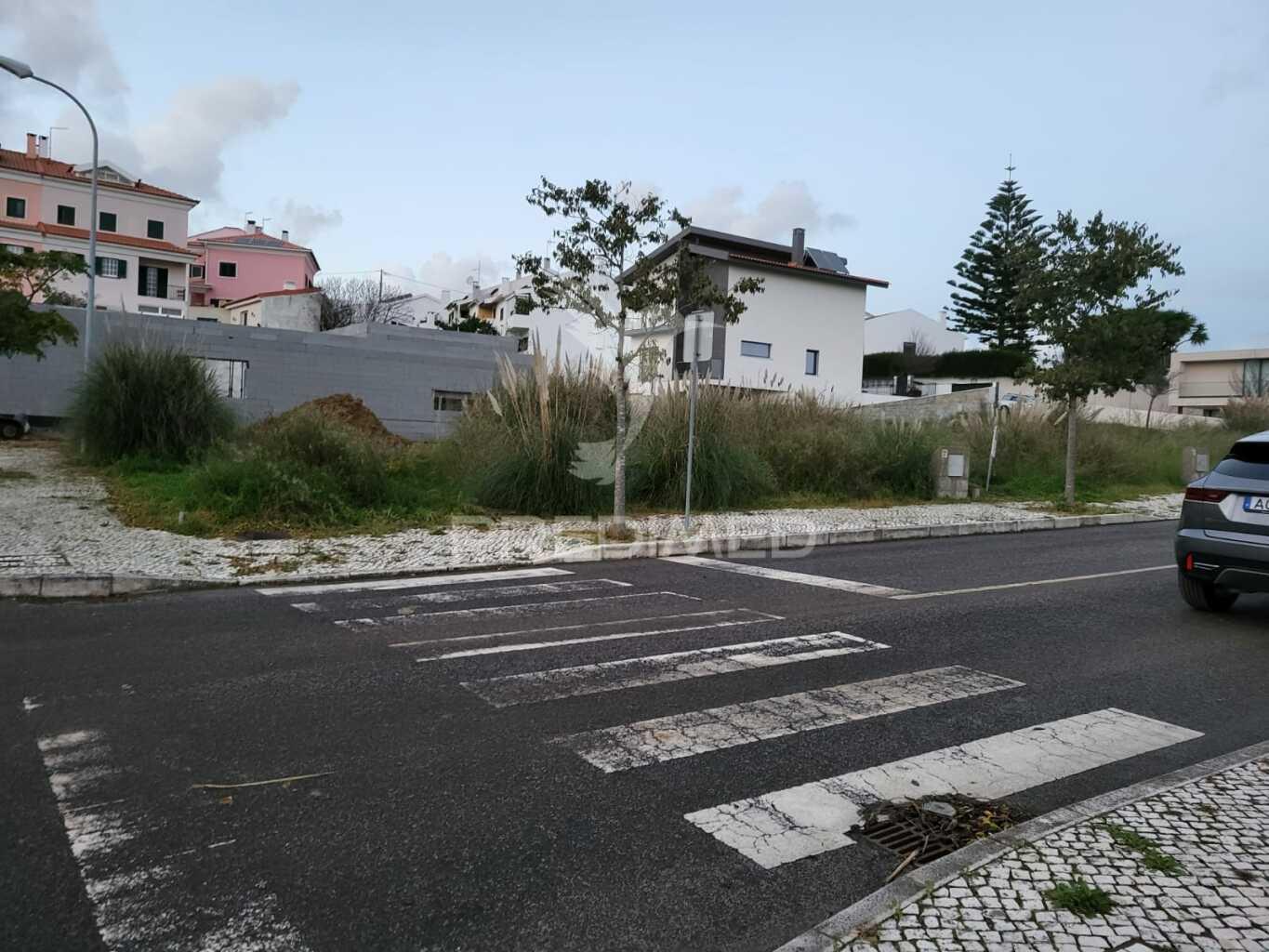 Lote c/ 216m2 em albarraque para moradia com 2 pisos + cv
