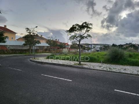 Lote c/ 216m2 em albarraque para moradia com 2 pisos + cv