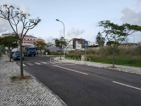 Lote c/ 216m2 em albarraque para moradia com 2 pisos + cv