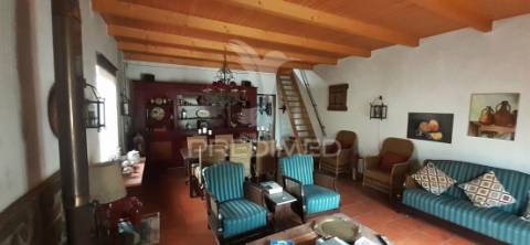 Quinta com 1,275ha com moradia t3 em alvito