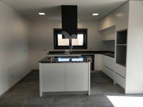 Moradia isolada t4 com 2 suites