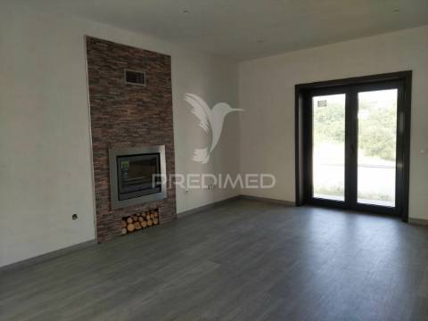 Moradia isolada t4 com 2 suites