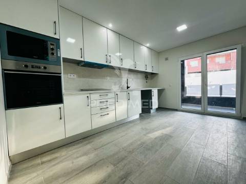 Apartamento t3 com terraço e garagem quinta da amizade