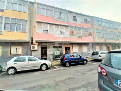 Churrasqueira | remodelada | águas livres | damaia