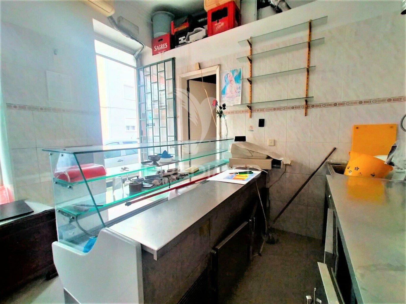 Churrasqueira | remodelada | águas livres | damaia
